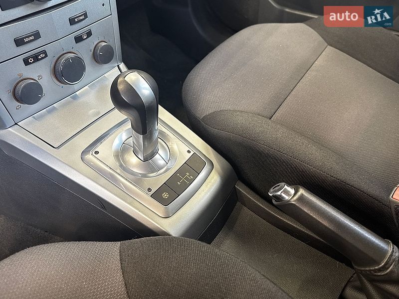 Универсал Opel Astra 2012 в Киеве