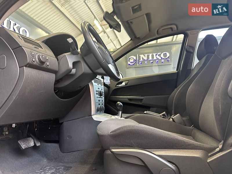 Универсал Opel Astra 2012 в Киеве