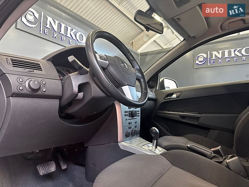 Универсал Opel Astra 2012 в Киеве