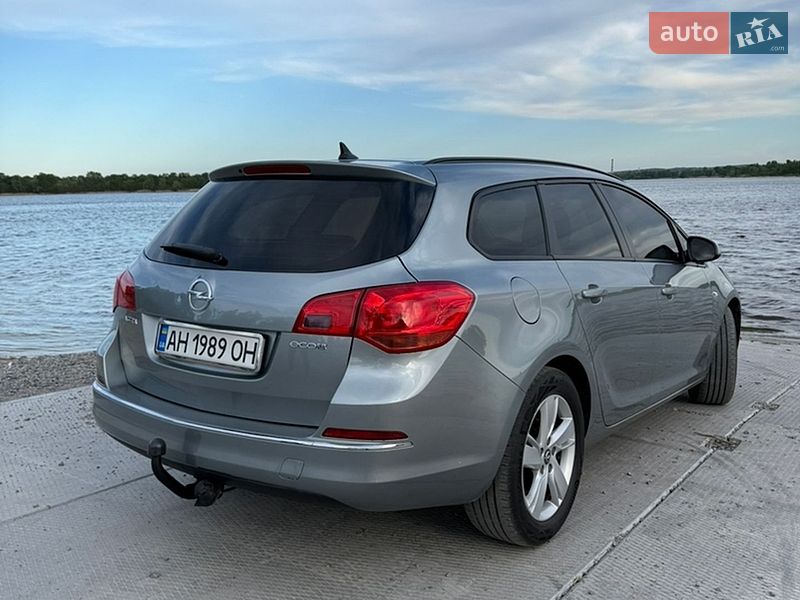 Универсал Opel Astra 2014 в Кременчуге