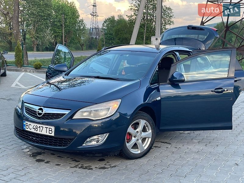 Универсал Opel Astra 2012 в Турке