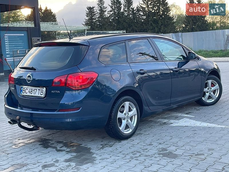 Универсал Opel Astra 2012 в Турке