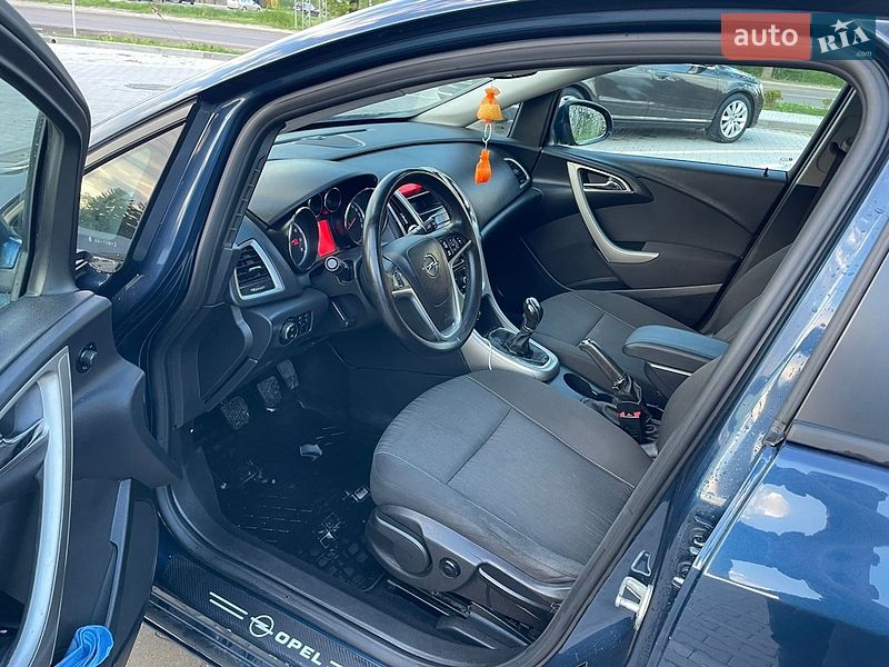 Универсал Opel Astra 2012 в Турке