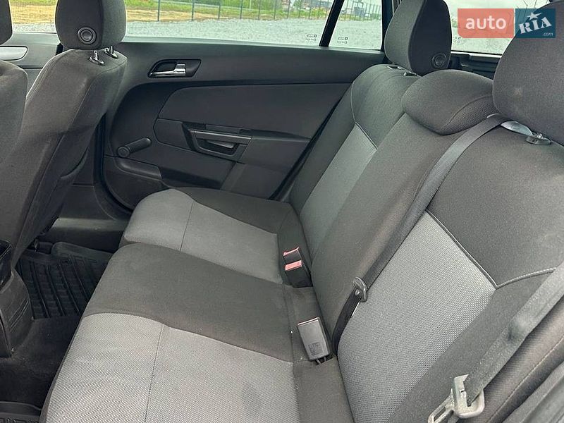 Универсал Opel Astra 2005 в Ровно