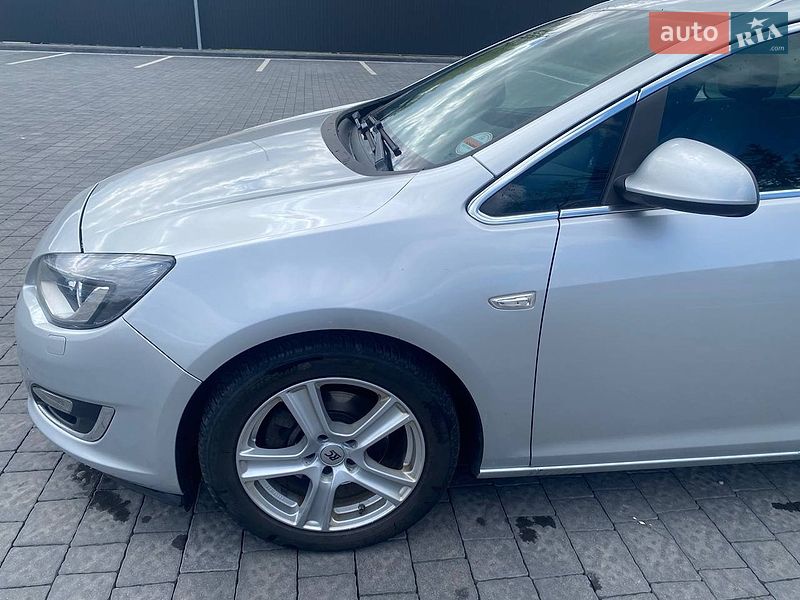 Универсал Opel Astra 2013 в Самборе