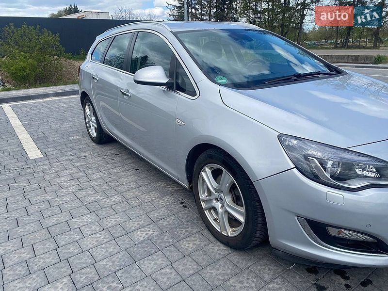 Универсал Opel Astra 2013 в Самборе