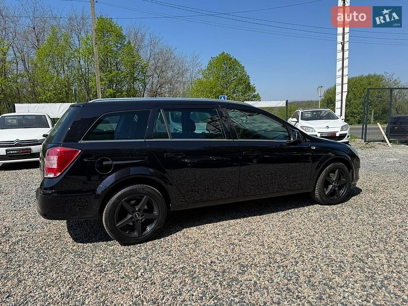 Универсал Opel Astra 2010 в Полтаве