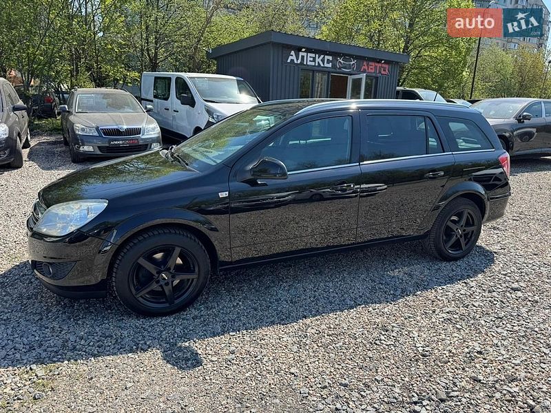 Универсал Opel Astra 2010 в Полтаве