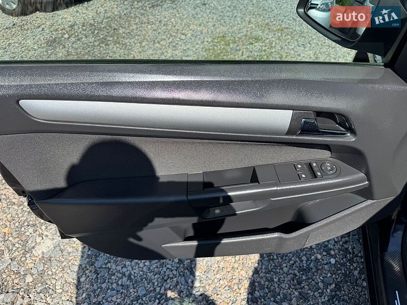 Универсал Opel Astra 2010 в Полтаве