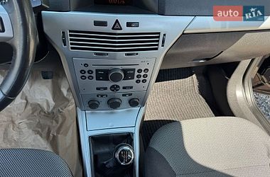 Универсал Opel Astra 2010 в Полтаве