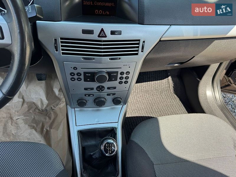 Универсал Opel Astra 2010 в Полтаве