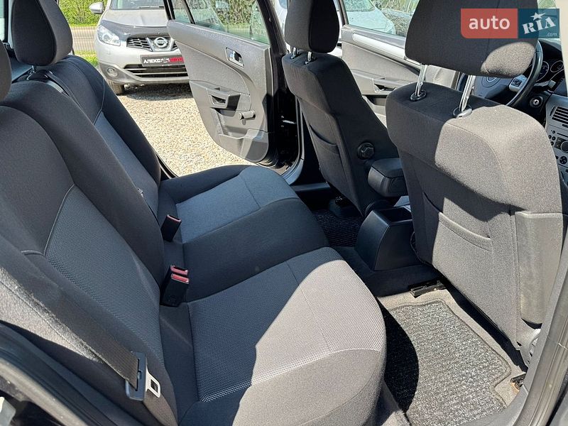 Универсал Opel Astra 2010 в Полтаве