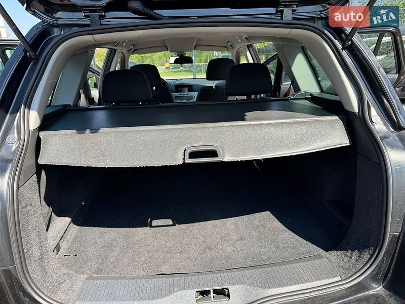 Универсал Opel Astra 2010 в Полтаве