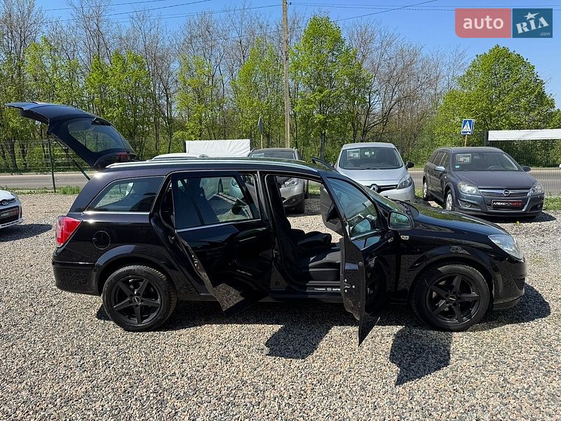 Универсал Opel Astra 2010 в Полтаве