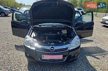 Универсал Opel Astra 2010 в Полтаве