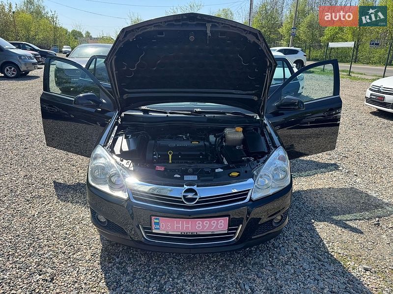 Универсал Opel Astra 2010 в Полтаве