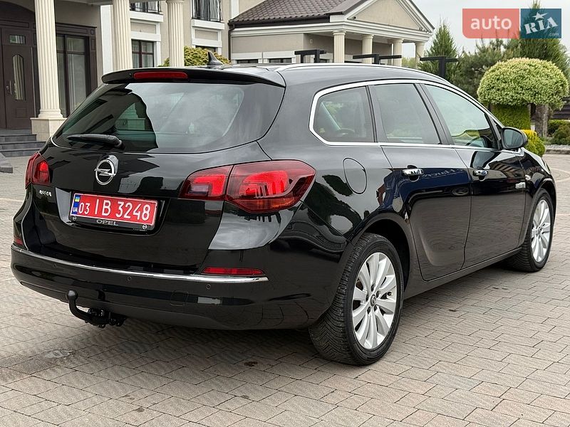 Универсал Opel Astra 2014 в Стрые