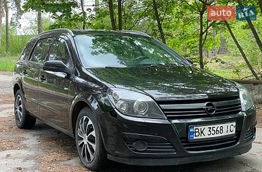 Универсал Opel Astra 2004 в Остроге