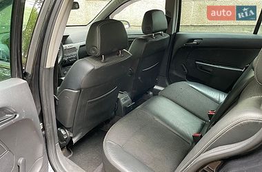 Универсал Opel Astra 2004 в Остроге