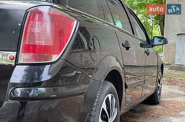 Универсал Opel Astra 2004 в Остроге