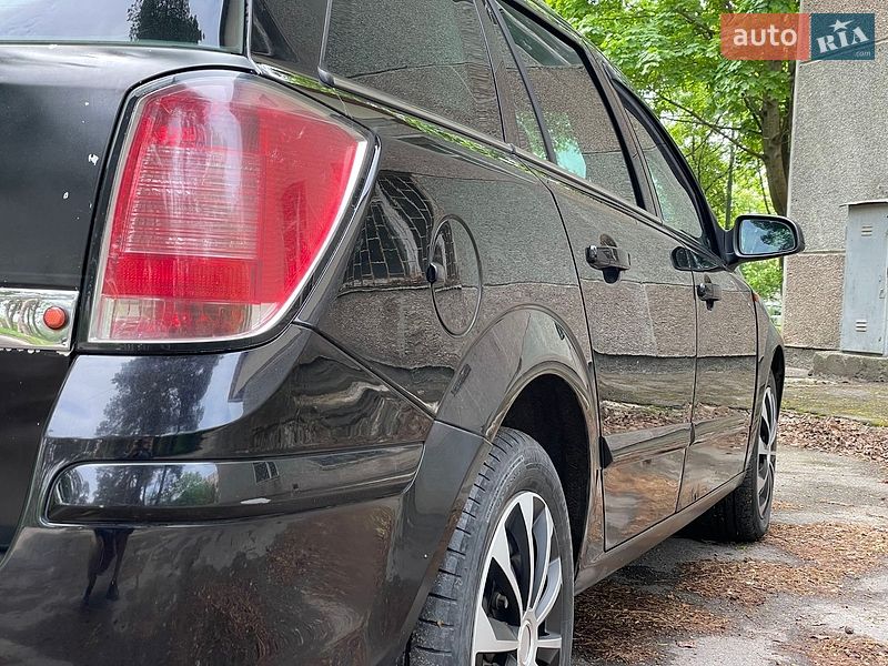 Универсал Opel Astra 2004 в Остроге