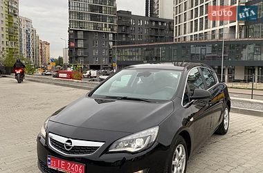 Хэтчбек Opel Astra 2011 в Львове