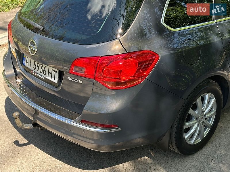 Универсал Opel Astra 2014 в Киеве