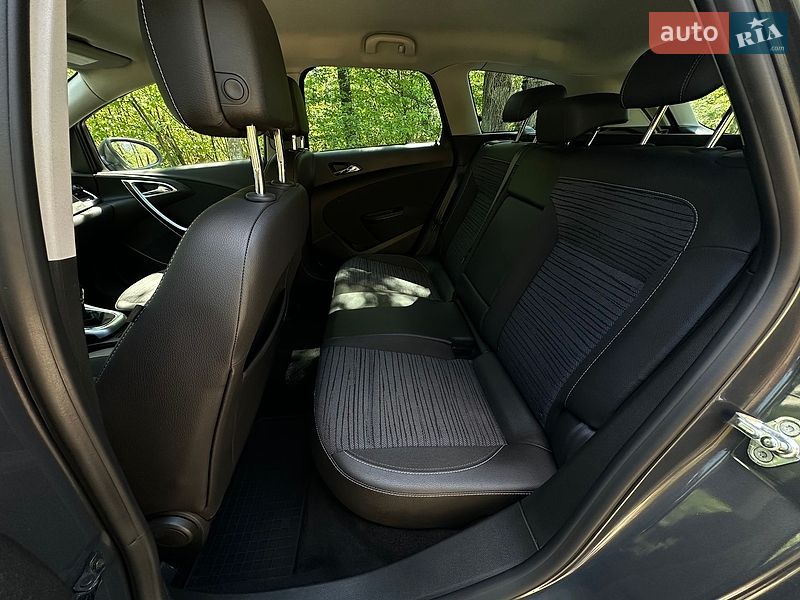 Универсал Opel Astra 2014 в Киеве
