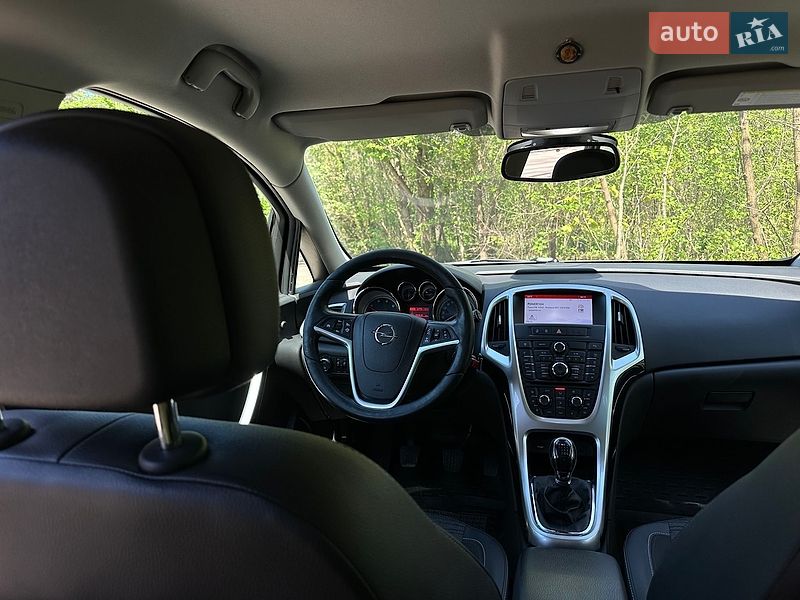 Универсал Opel Astra 2014 в Киеве