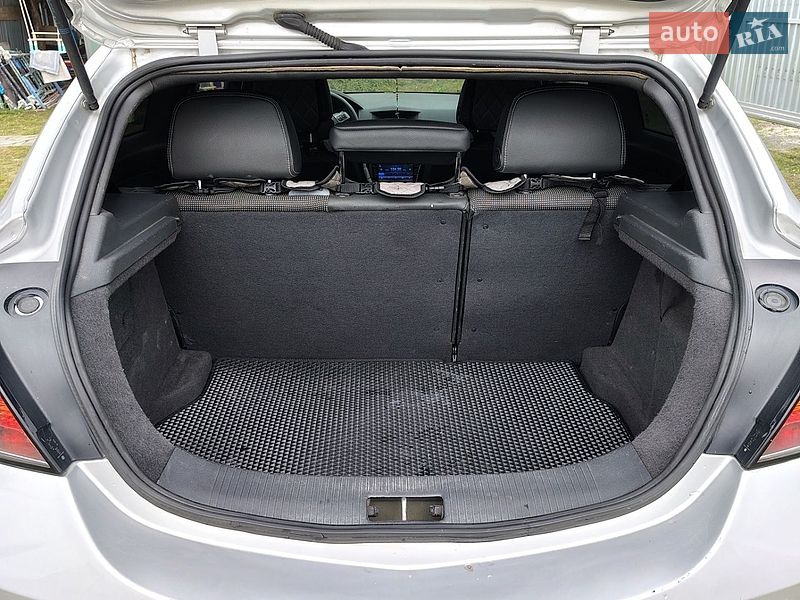 Хэтчбек Opel Astra 2006 в Львове