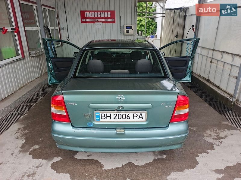 Седан Opel Astra 2000 в Черноморске