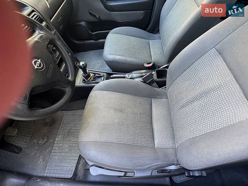 Седан Opel Astra 2007 в Львові