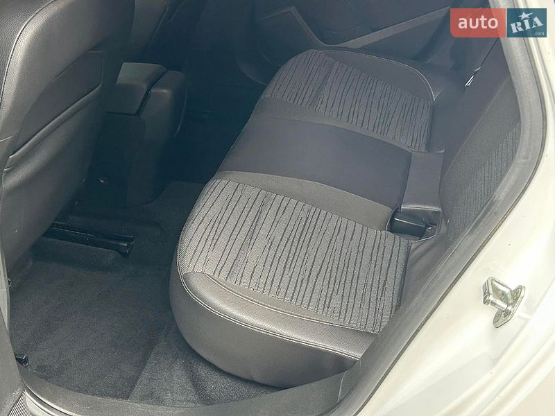Седан Opel Astra 2017 в Ужгороді