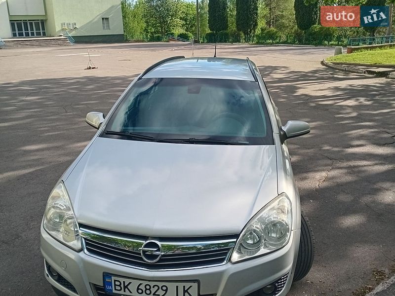 Универсал Opel Astra 2009 в Ровно