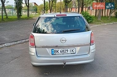Универсал Opel Astra 2009 в Ровно