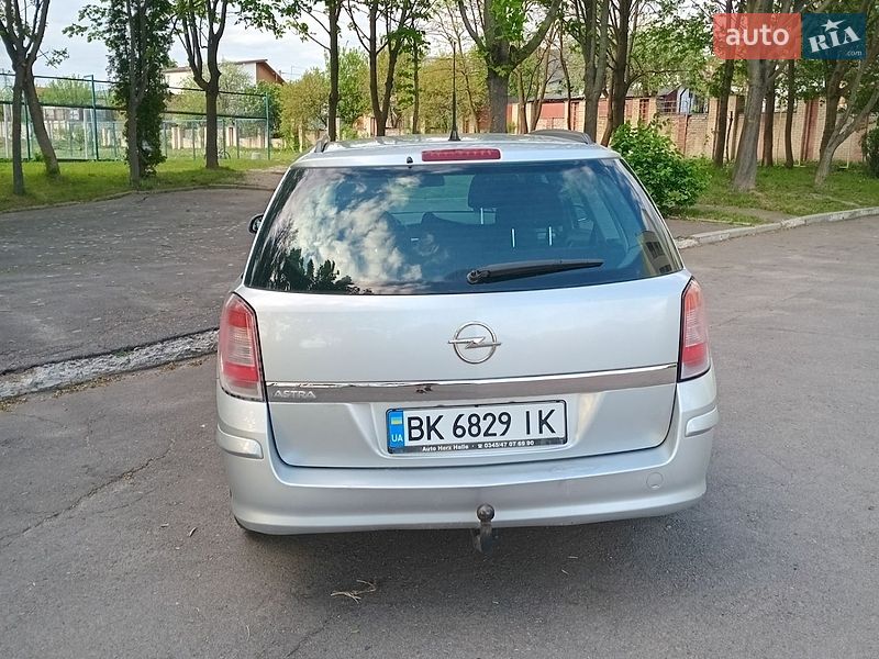 Универсал Opel Astra 2009 в Ровно