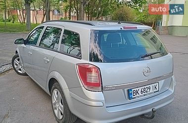 Универсал Opel Astra 2009 в Ровно