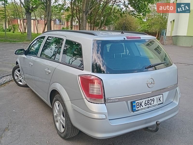 Универсал Opel Astra 2009 в Ровно