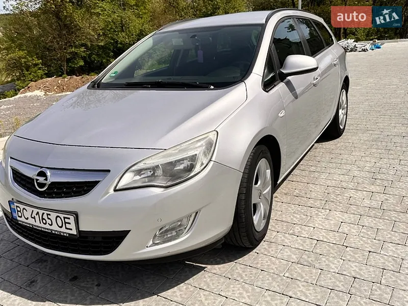 Opel Astra 2011