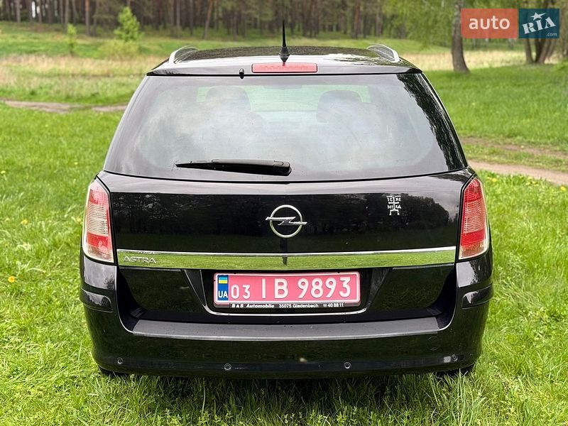 Універсал Opel Astra 2010 в Сумах