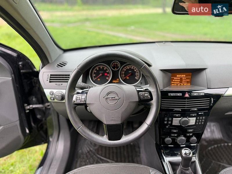 Універсал Opel Astra 2010 в Сумах