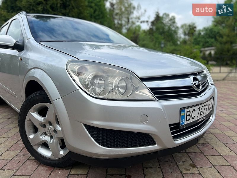 Универсал Opel Astra 2008 в Жовкве