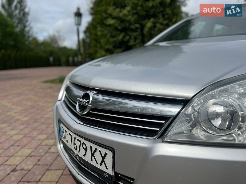 Универсал Opel Astra 2008 в Жовкве