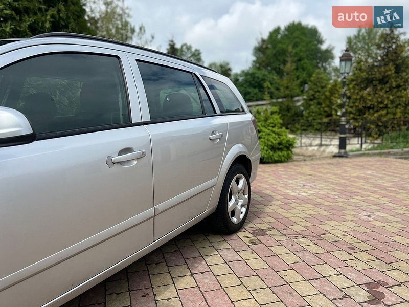 Универсал Opel Astra 2008 в Жовкве