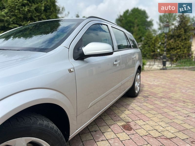 Универсал Opel Astra 2008 в Жовкве