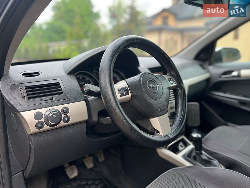 Универсал Opel Astra 2008 в Жовкве