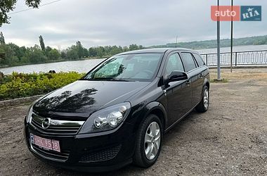 Універсал Opel Astra 2010 в Ватутіному