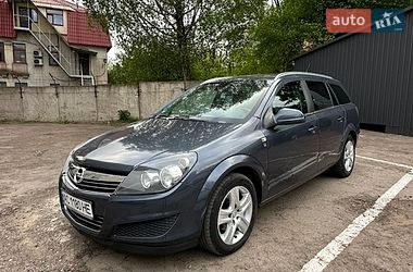 Універсал Opel Astra 2010 в Луцьку
