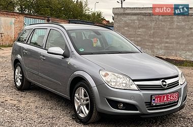 Універсал Opel Astra 2010 в Луцьку