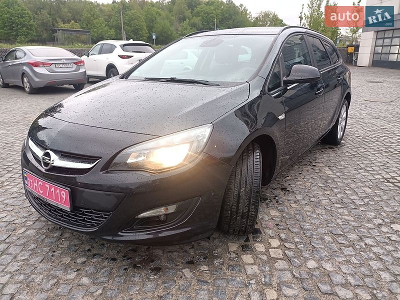 Универсал Opel Astra 2015 в Львове